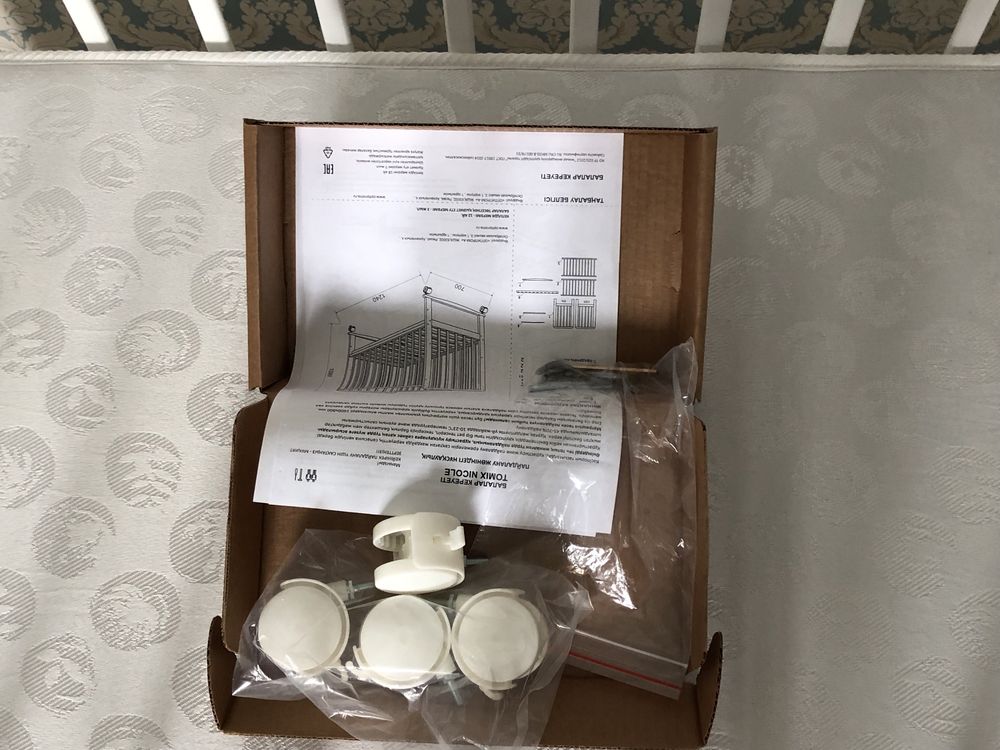 Продам детскую кроваткуи шкаф в отличном состаяний