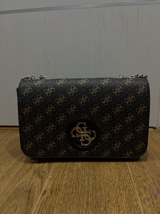 Дамска чанта Guess