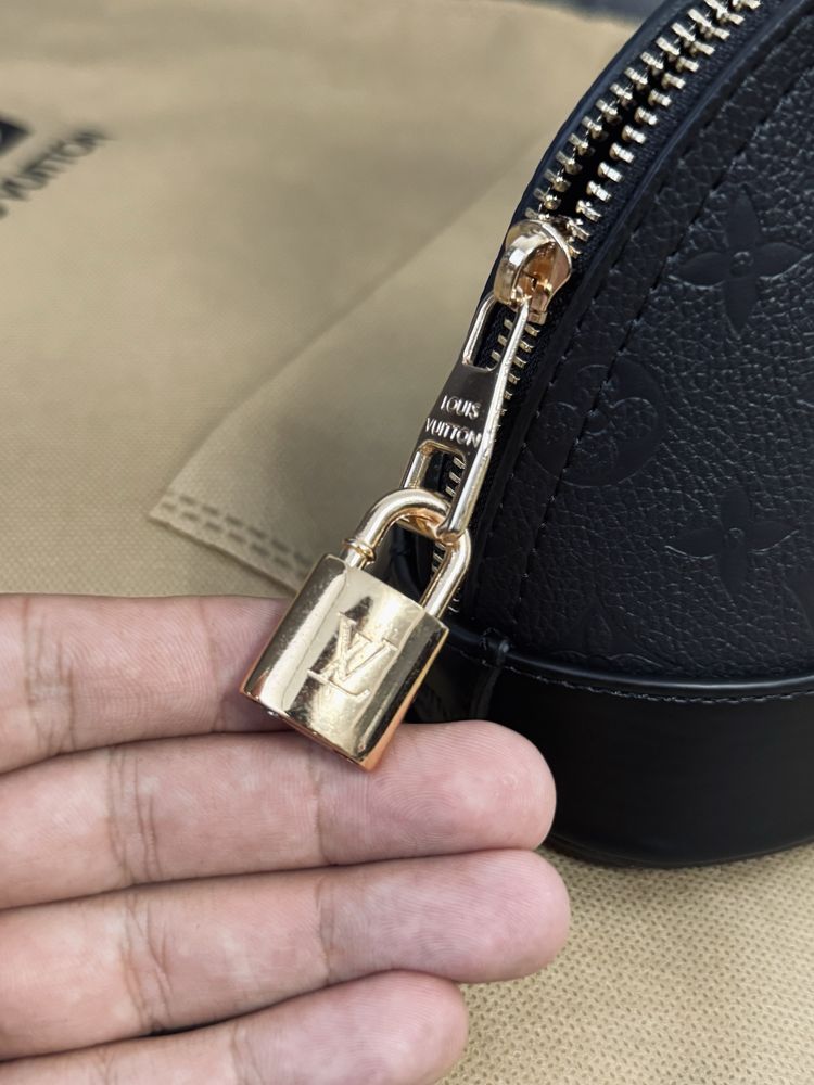 Louis vuitton черна чанта