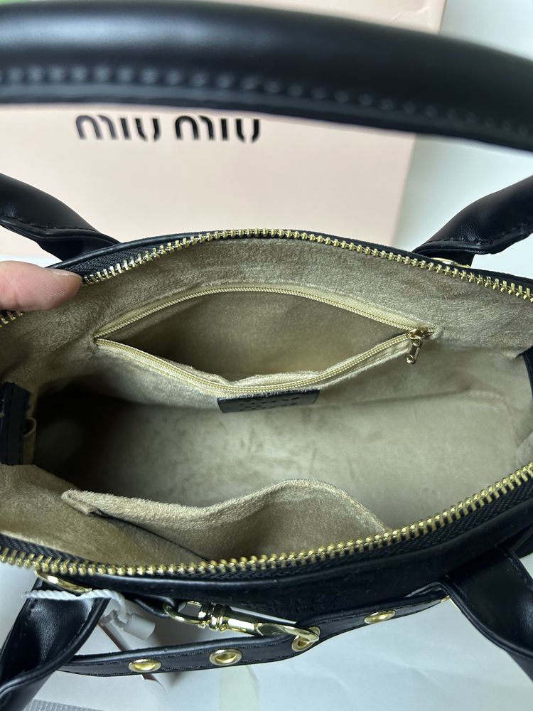 Женская черная сумка MIU MIU