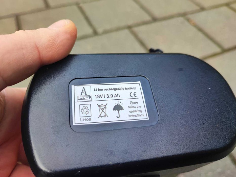 Li-Ion Baterie 18V (3Ah) cu încărcător pentru Bosch