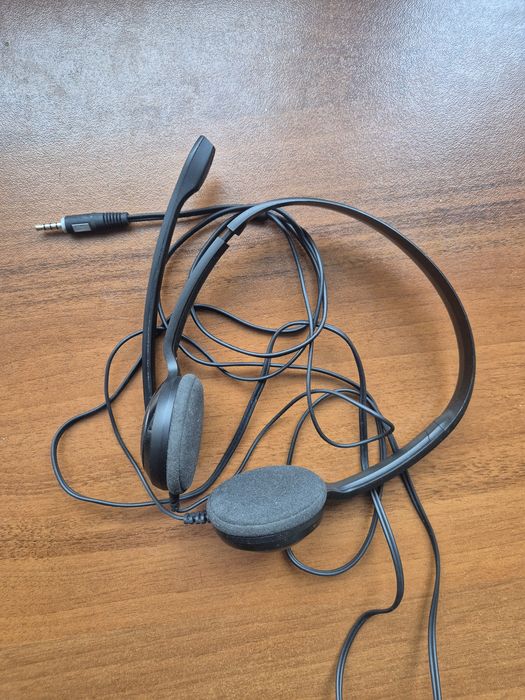 Слушалки с микрофон