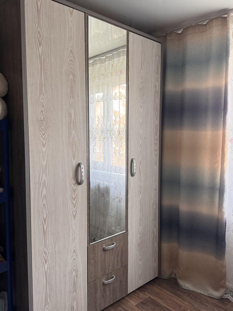 Продается спальный гарнитур