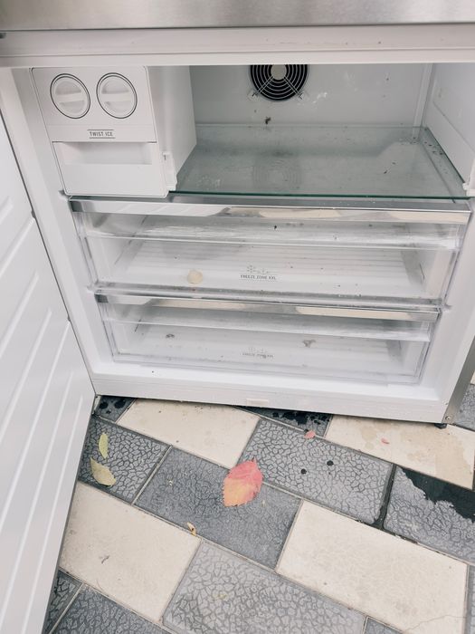 Продается холодильник  Hotpoint не рабочий