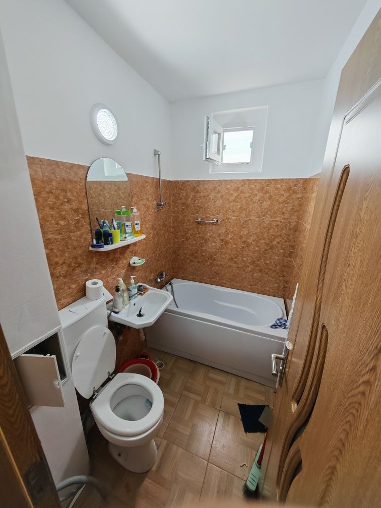 Apartament Etajul 2 - Lângă Farmacie Salix