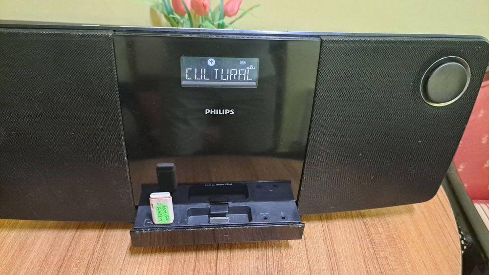 Vînd microsistem Philips dcm-278