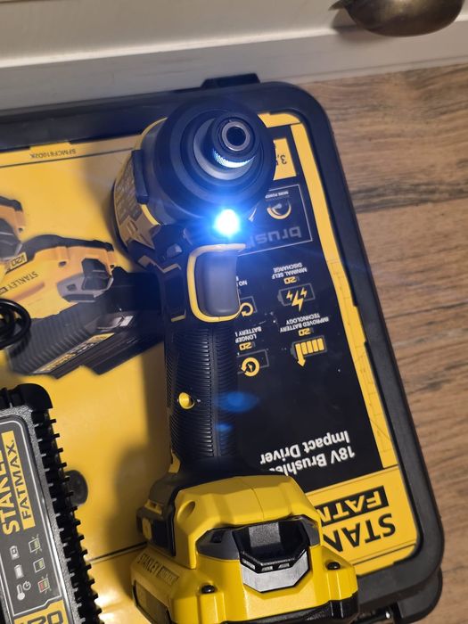 Masina de insurubat cu impact Stanley Fatmax SFMCF810B