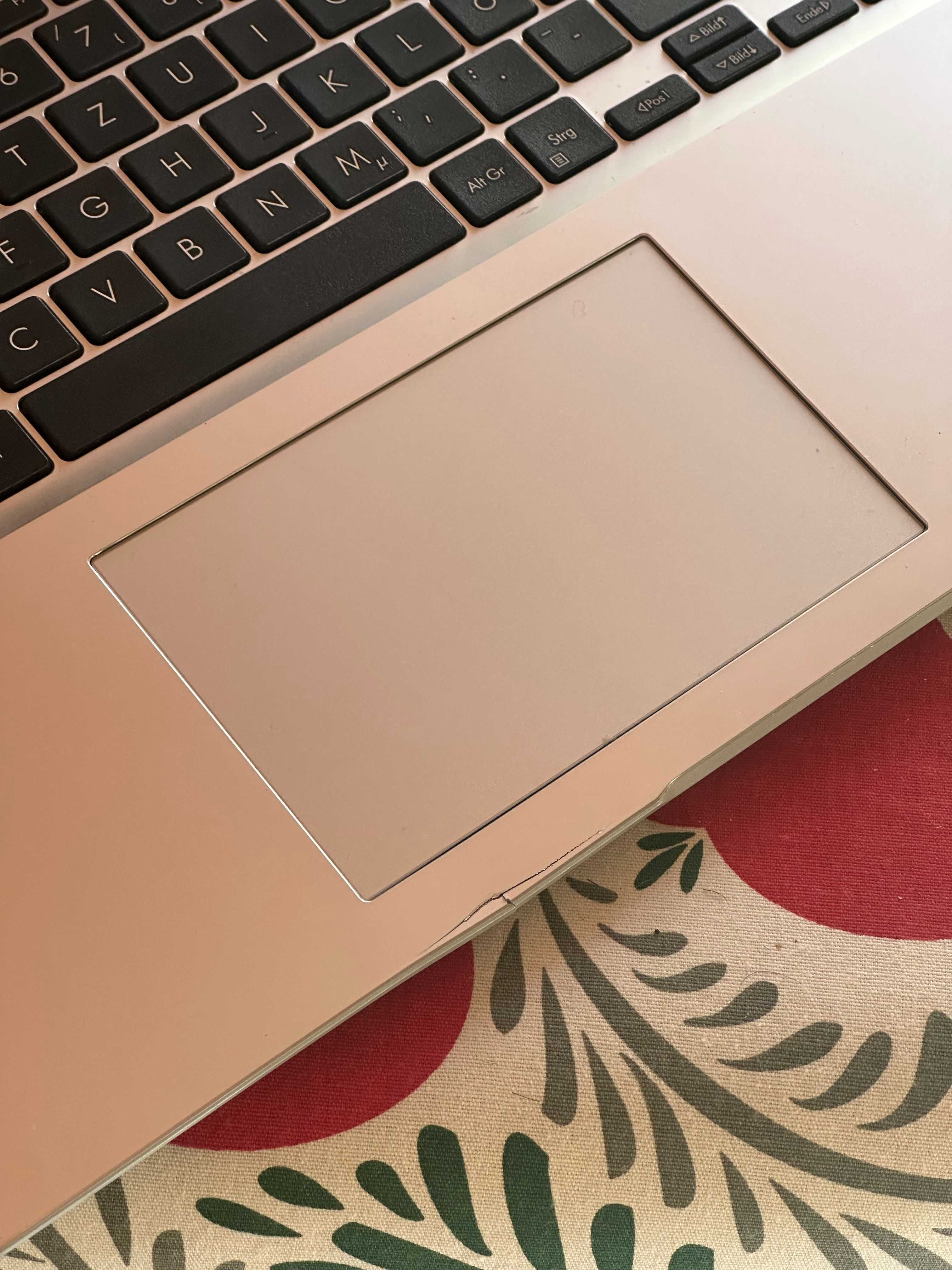 Лаптоп ASUS Vivobook 16 гаранционен към Амазон