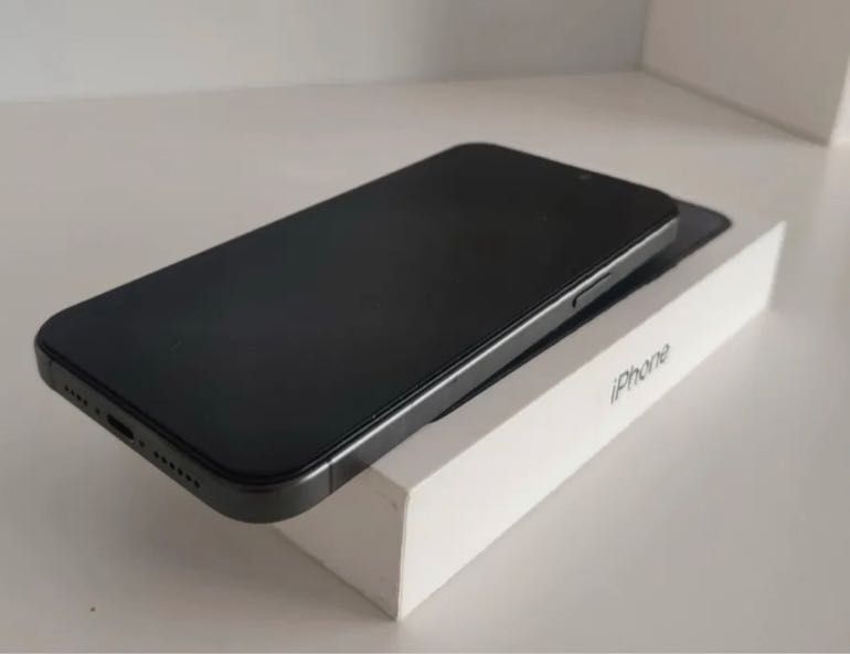 iPhone 15 Pro 128 GB - Black Titanium фабрично отключен