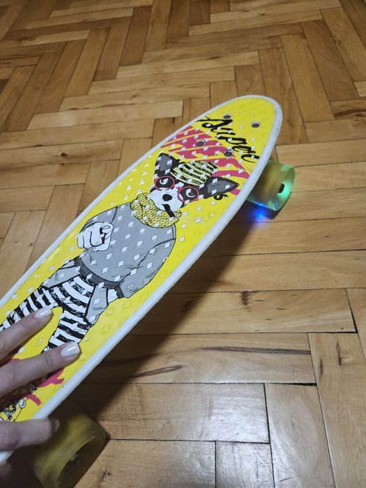 Пениборд със светещи колела