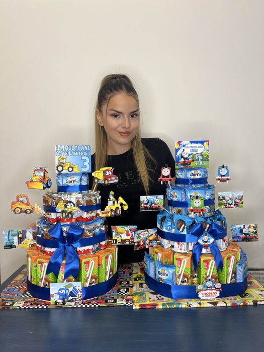 Tort din dulciuri ambalate