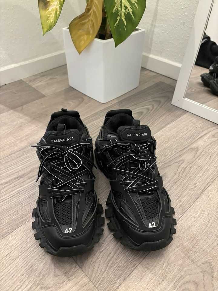 Balenciaga Track, Унисекс