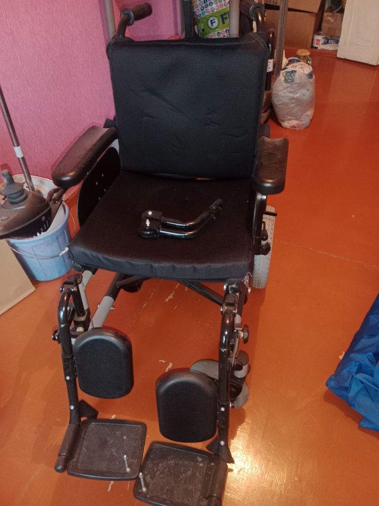 Продам инвалидную коляску
