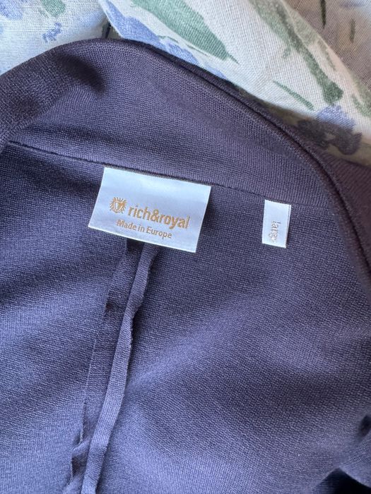 Елегантно сако с брошка