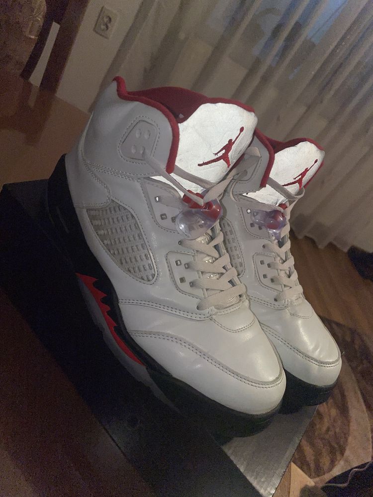 Jordan 5 fire red