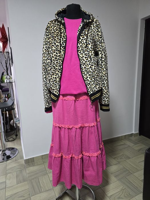 Hoodie fucsia, model din bumbac premium;