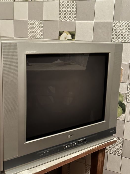 Старый Телевизор LG, в очень хорошем состояний
