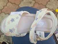 Vand sandale fetite