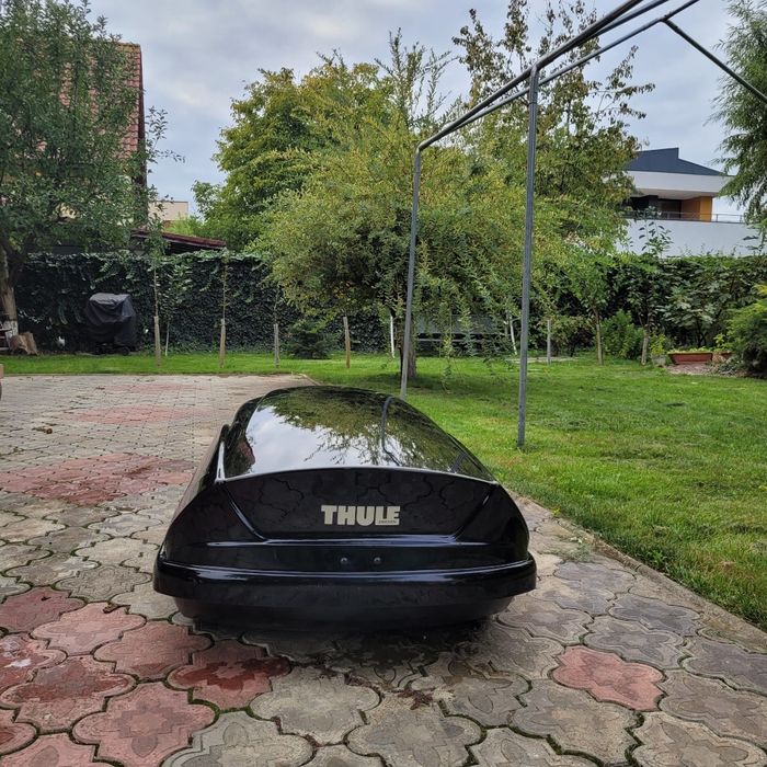 Vând lada masina thule neagra lucioasa  bare thule