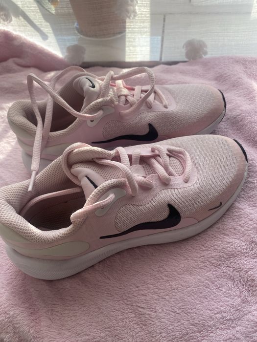 Nike fetite sunt ca noi ,purtqti foarte putini