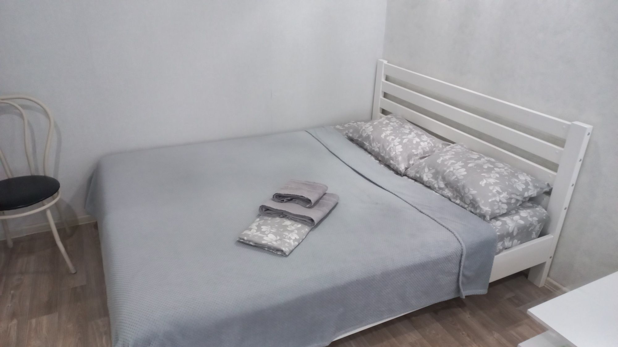 VIP. ИДЕАЛЬНО ЧИСТАЯ  1 ком.кв.ЗКО г.Аксай 4микр.1эт.ДокументыПосуточн
