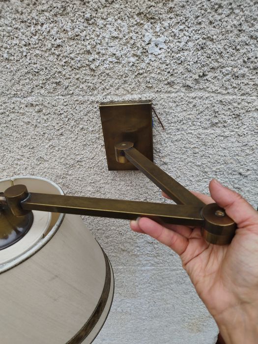 АНТИКВАРНА месингова стенна лампа с двойно чупещо се рамо