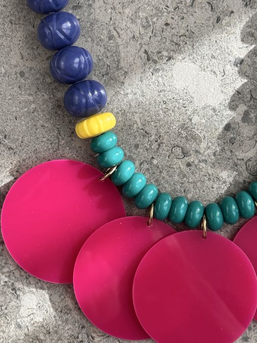 Колие с едри декоративни елементи, цветно