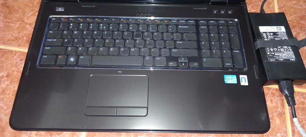 Laptop Dell N7110  i7-2630QM 2GHz/8GB ddr3/Hdd 320Gb/GT 525M 2G/Bat 1h