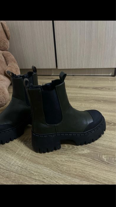 Bocanci cu talpa groasa