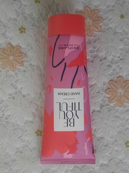 Vând produse cosmetice