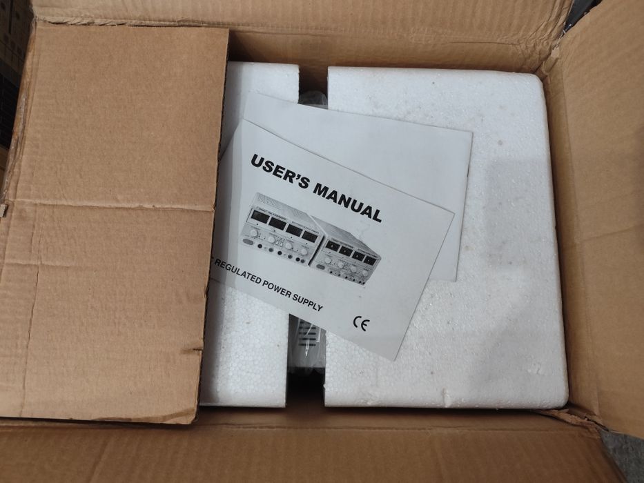 Двоен лабораторен захранващ блок