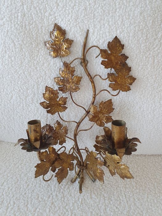 Метален свещник стенен