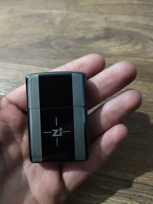 Зажигалка Zippo.