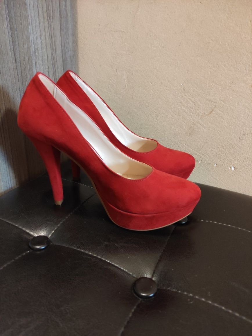 Червени обувки 36