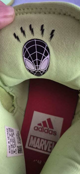 Vând ghete adidaș spider, firma adidaș.