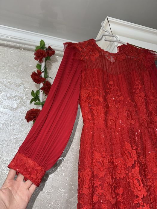 Красное вечернее платье