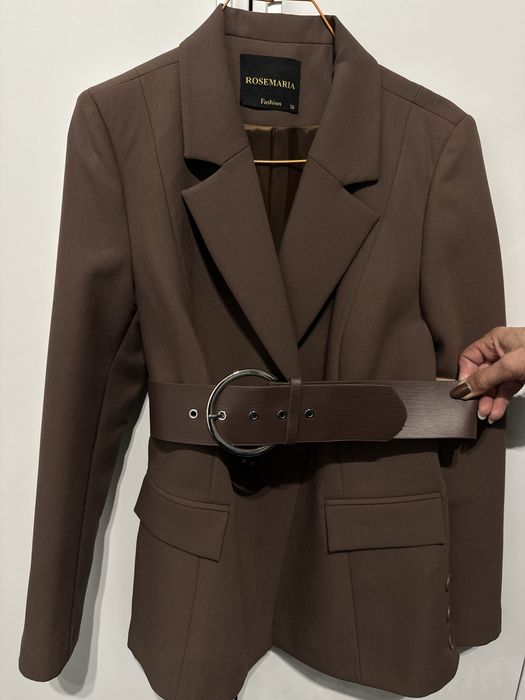 Кафяв костюм