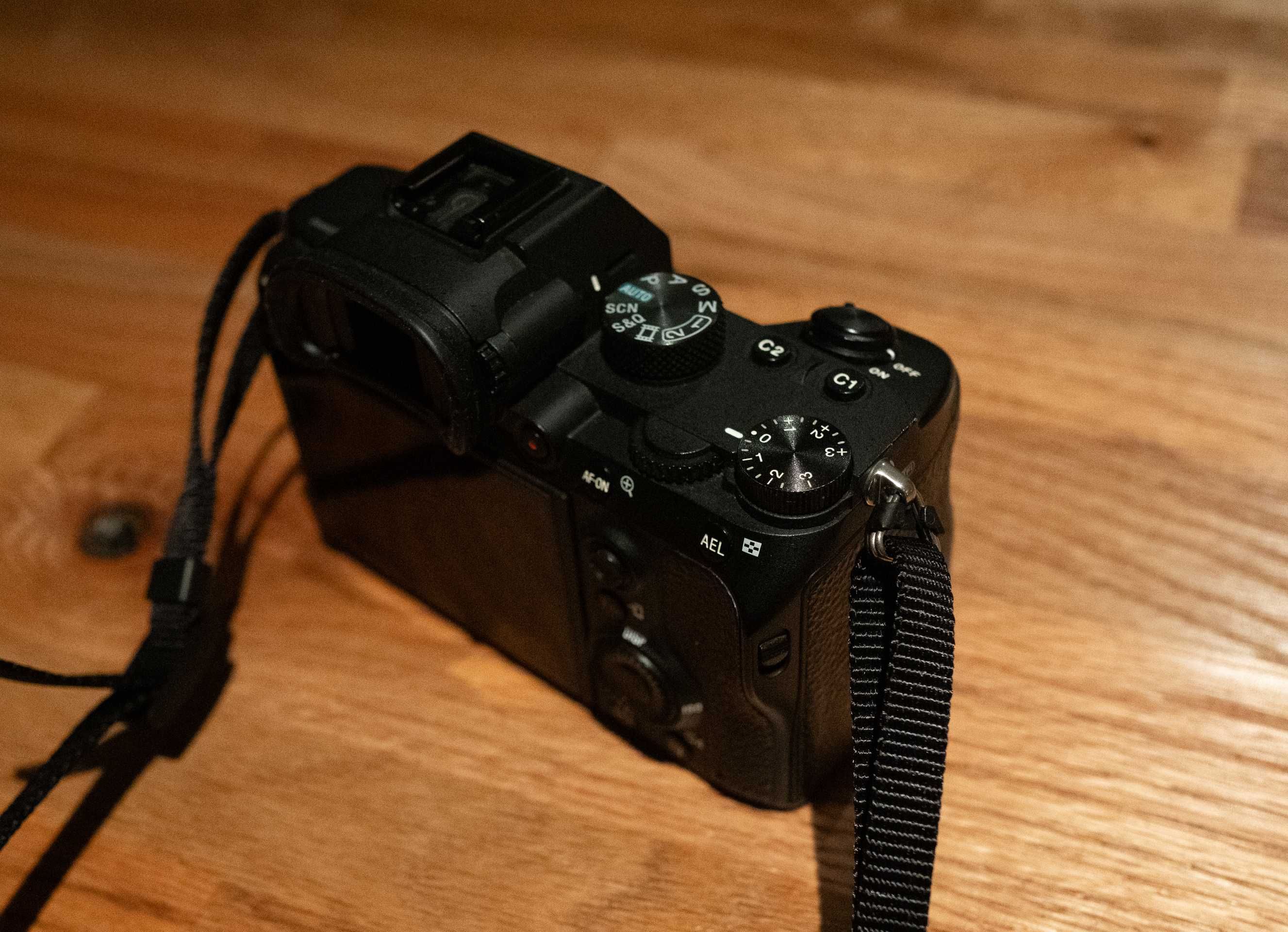 Продавам Фотоапарат Sony A7III - 1900 лв