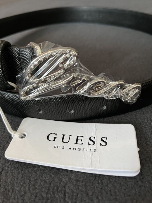 НОВ Колан Guess