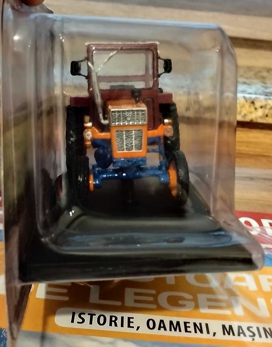 Macheta Tractor UTB-650, 1/43 Hachette