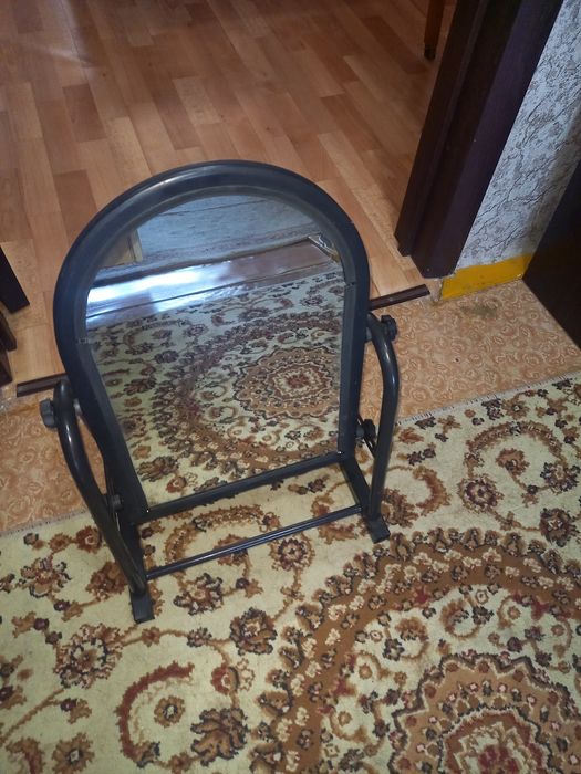 Продам зеркало напольное