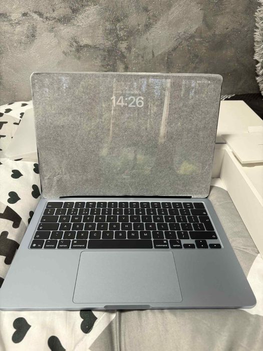 De vanzare macbook air13 2025!