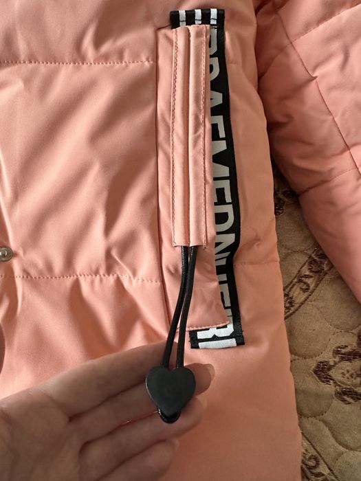 Продам новую зимнию куртку р.134