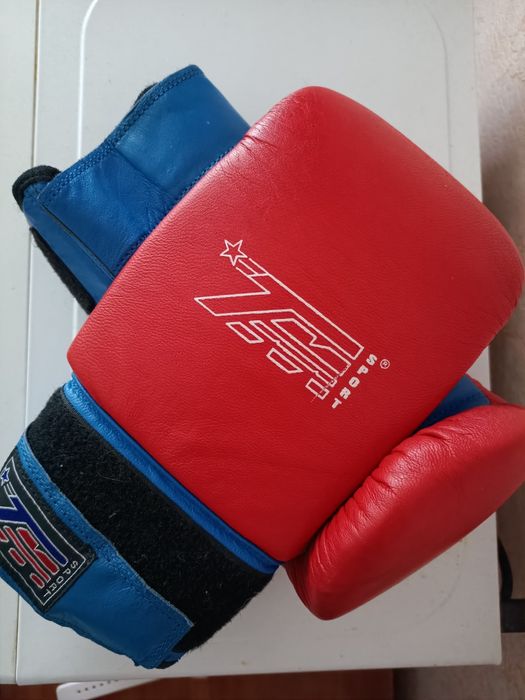 Боксерские перчатки