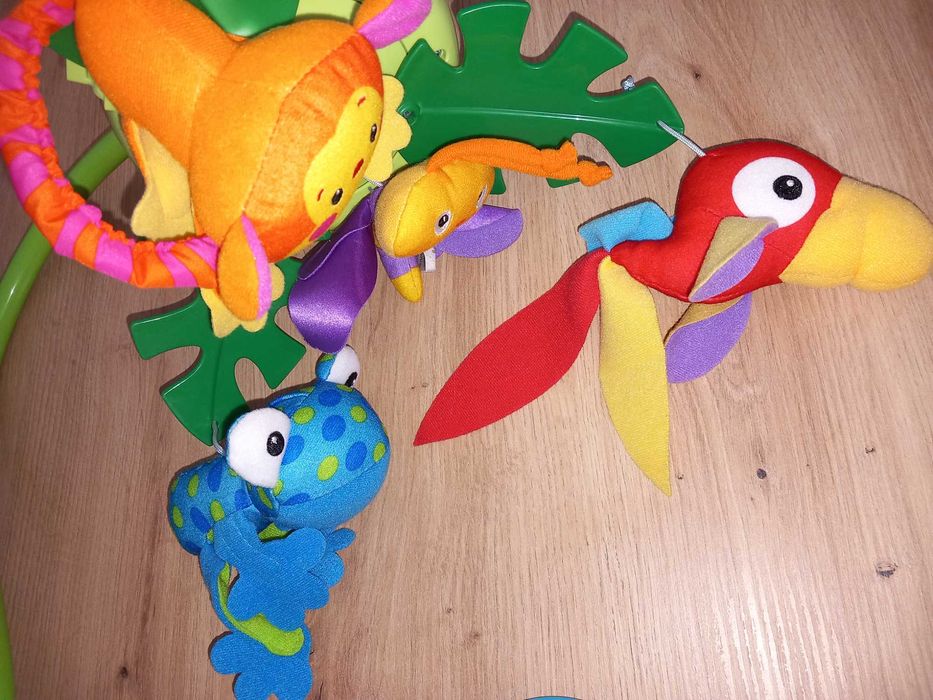 Музикалната въртележка на Fisher Price Rainforest Peek a Boo Leaves