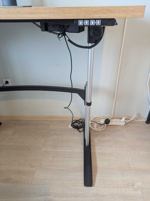 Електрическо бюрo с регулируема височина, цена 350лв