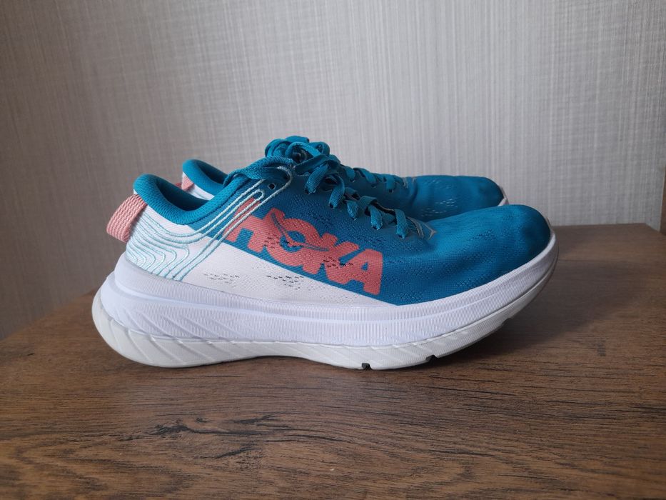HOKA Carbon X маратонки 39 номер.