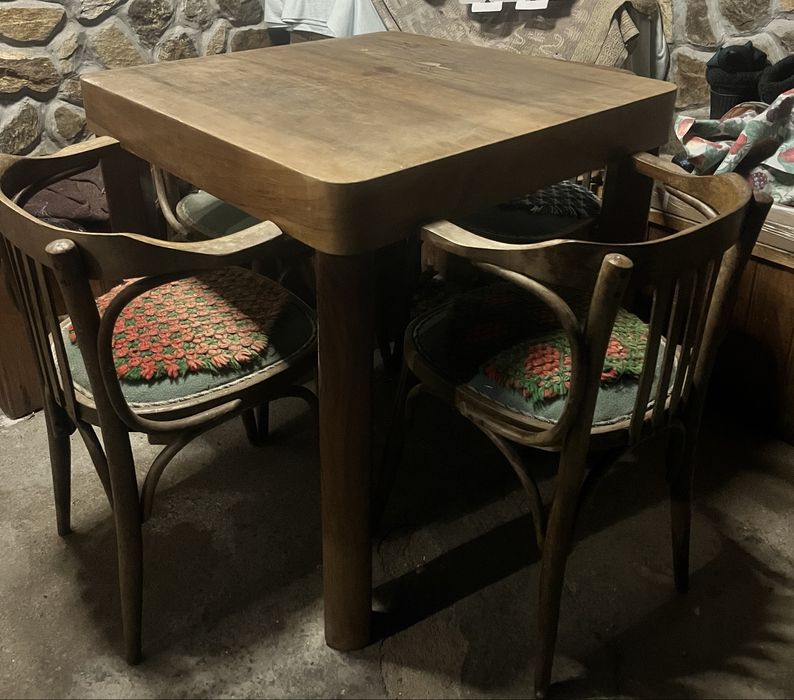 Масивна маса от дърво и столове Ретро