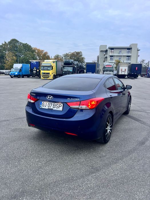 Hyundai elantra 2012 1.6 benzina