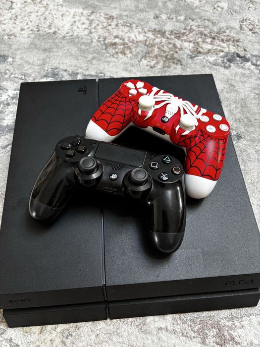PlayStation 4 1TB + 2 manete